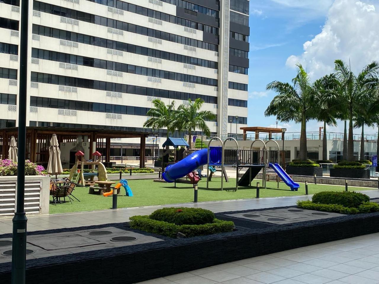 Puerto Santa Ana, Torres Bellini, 2 Dormitorios, Parqueo Guayaquil Exteriör bild