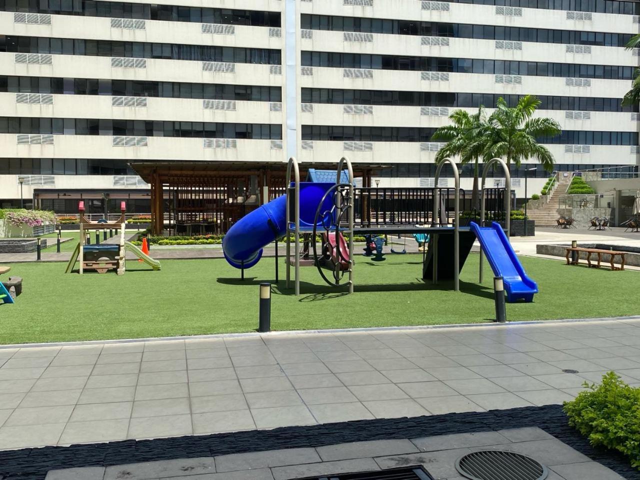 Puerto Santa Ana, Torres Bellini, 2 Dormitorios, Parqueo Guayaquil Exteriör bild