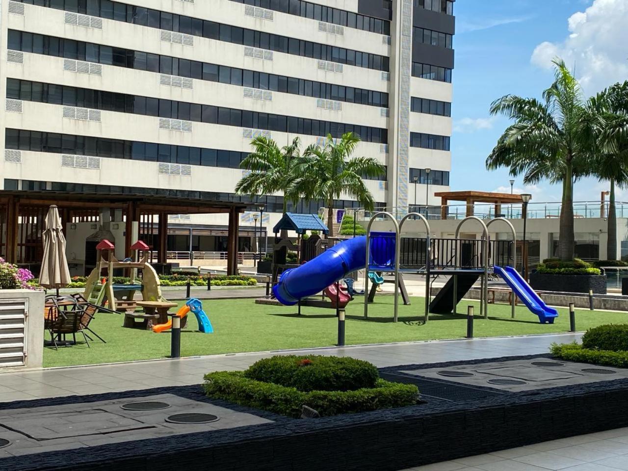 Puerto Santa Ana, Torres Bellini, 2 Dormitorios, Parqueo Guayaquil Exteriör bild